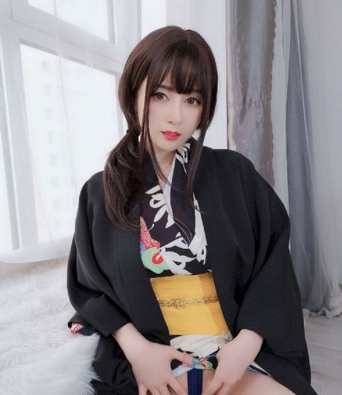 砵兰街大少国语版免费观看_十万网红美女美酱