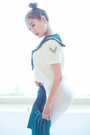 一边亲胸一边摸进内裤里_1080P在线观看