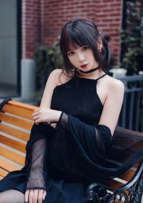美女把胸全部露出_高清完整无删减高清视频播放